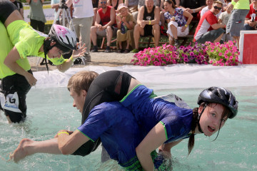 Wife Carrying World Championship - Common style