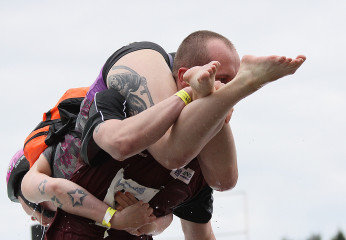 Wife Carrying World Championship - Cross legs and hands style